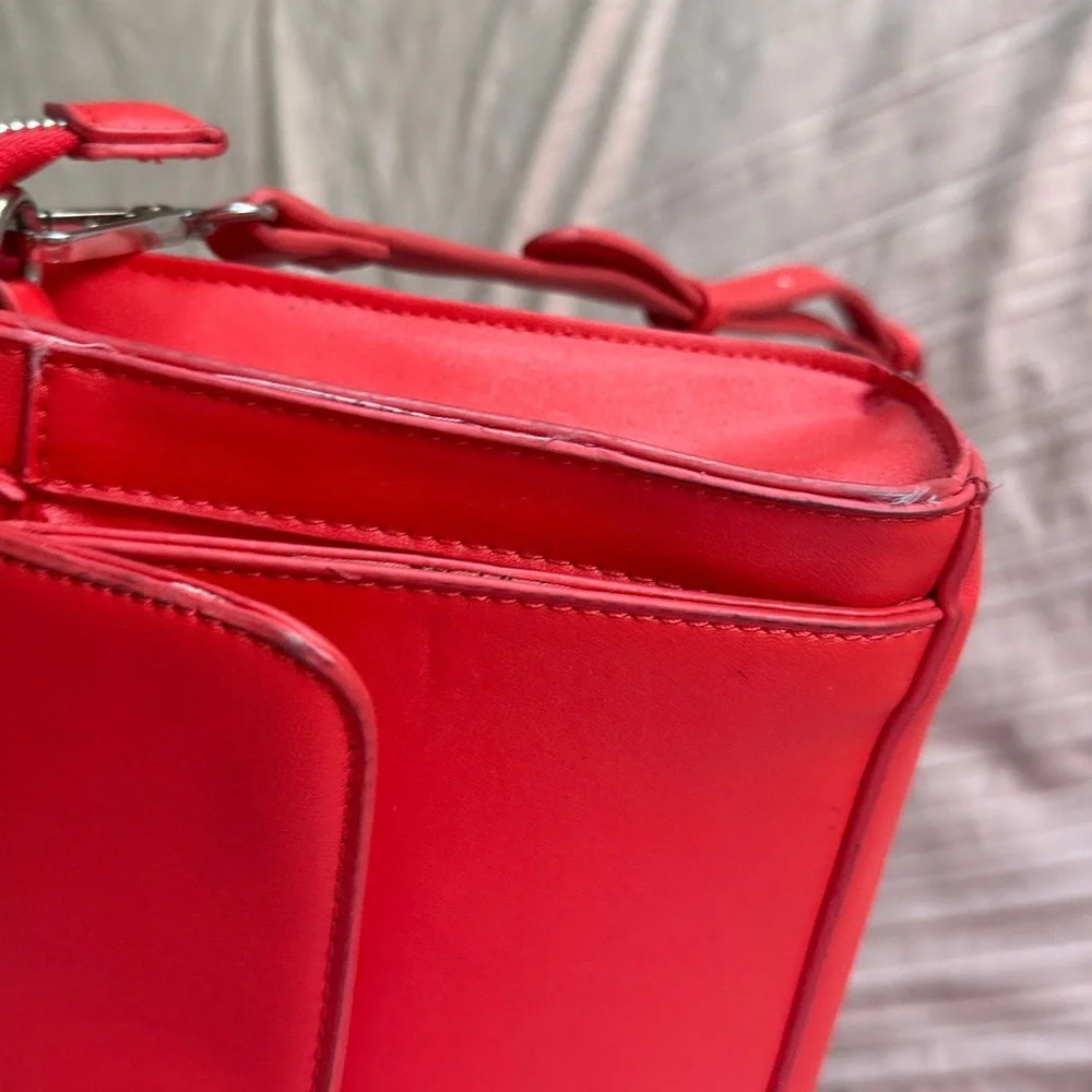 Red Crossbody Shoulder Bag - Classic Women's Handbag - Picture 5 of 7